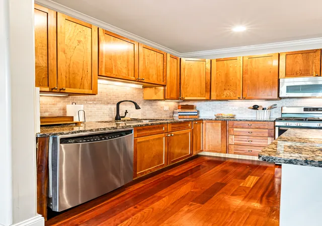 Listing Photo 5 - Condo for sale in building located at 2235 N Lister Ave, Chicago, IL 60614 - Unit #102