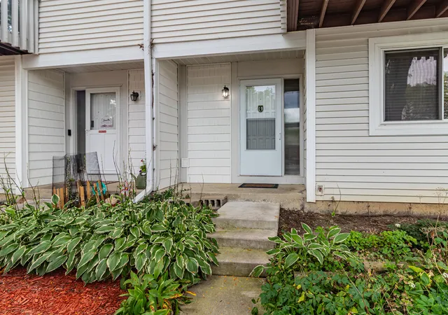 Photo 3 of Townhouse for sale at 171 Saratoga Ct, Vernon Hills, IL 60061 | MLS# 12754772 | Listing updated on 2026-09-15