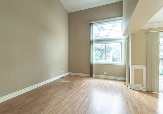 Photo 4 of Townhouse for sale at 171 Saratoga Ct, Vernon Hills, IL 60061 | MLS# 12754772 | Listing updated on 2026-09-15