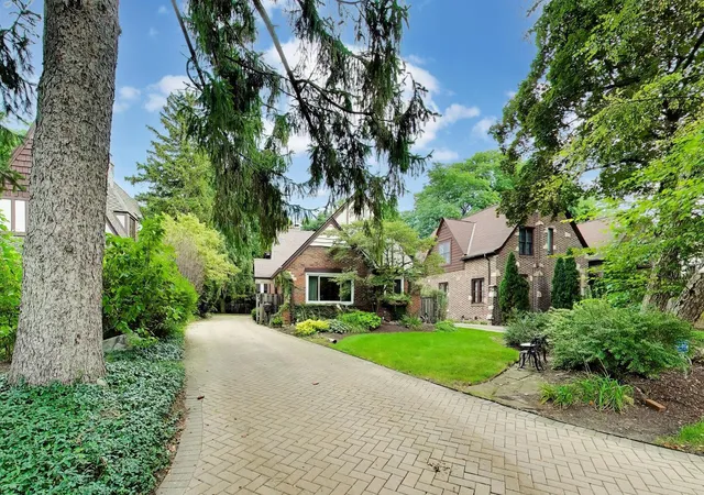 Photo 2 of Single family home for sale at 1216 E Mayfair Rd, Arlington Heights, IL 60004 | MLS# 12754781 | Listing updated on 2026-09-23