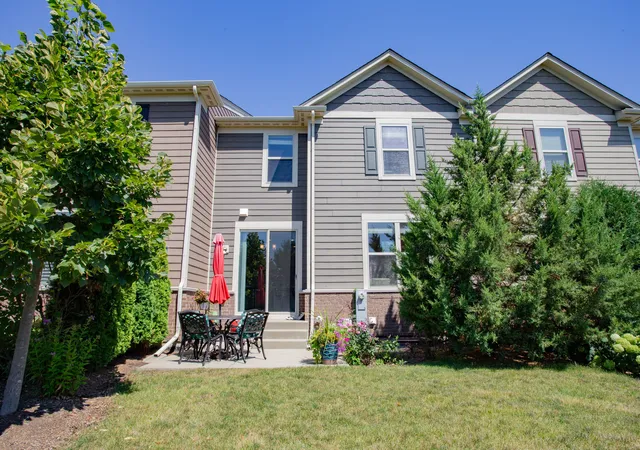 Photo 4 of Townhouse for sale at 246 Belmont Dr, Lincolnshire, IL 60069 | MLS# 12754783 | Listing updated on 2026-09-15