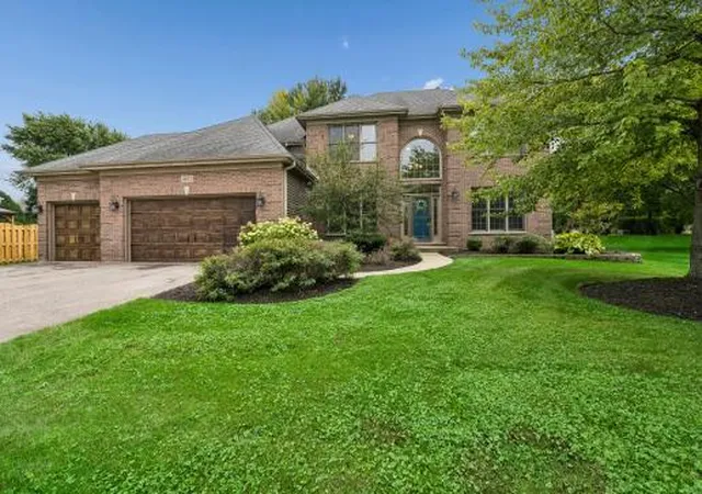 Single family home for sale at 2071 Tunbridge Trl, Algonquin, IL 60102 | MLS# 12754792