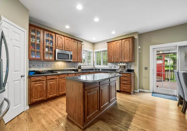 Photo 2 of Single family home for sale at 2071 Tunbridge Trl, Algonquin, IL 60102 | MLS# 12754792 | Listing updated on 2026-09-15