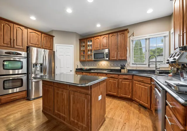 Photo 2 of Single family home for sale at 2071 Tunbridge Trl, Algonquin, IL 60102 | MLS# 12754792 | Listing updated on 2026-09-15
