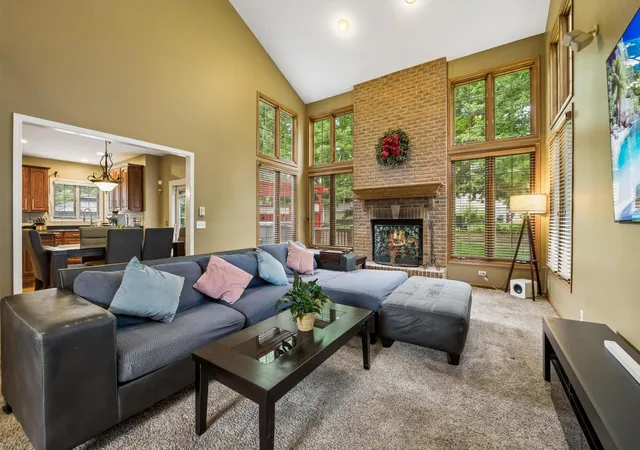 Photo 4 of Single family home for sale at 2071 Tunbridge Trl, Algonquin, IL 60102 | MLS# 12754792 | Listing updated on 2026-09-15