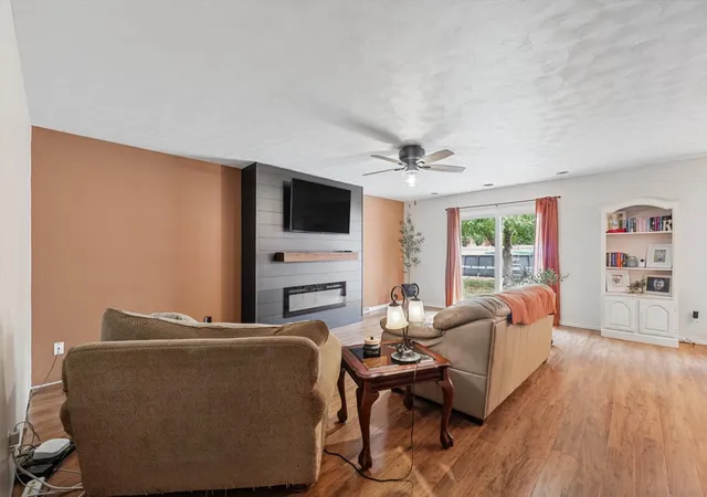 Photo 3 of Single family home for sale at 4 Cherry Ln, Villa Grove, IL 61956 | MLS# 12754801 | Listing updated on 2026-09-27