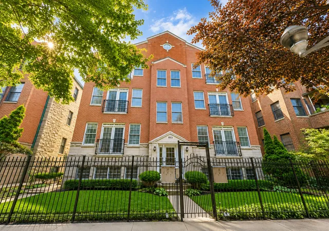 Photo 1 of Condo for sale at 853 W Lakeside Pl #1W, Chicago, IL 60640 | MLS# 12754804 | Listing updated on 2026-09-15