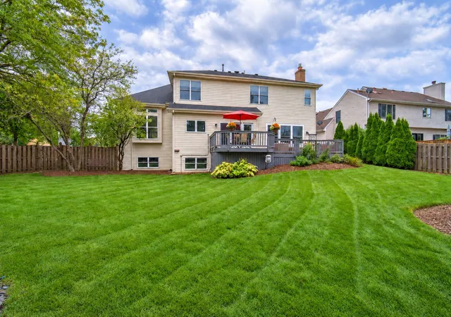 Photo 4 of Single family home for sale at 2030 Tunbridge Trl, Algonquin, IL 60102 | MLS# 12754814 | Listing updated on 2026-10-02