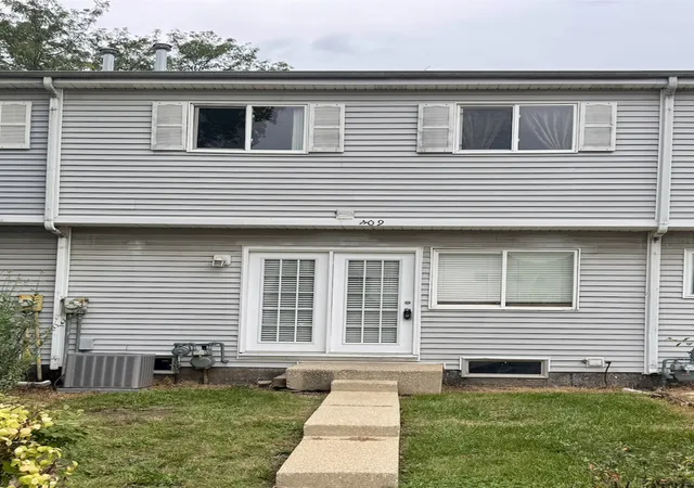 Photo 2 of Townhouse for sale at 409 Providence Ct, Bolingbrook, IL 60440 | MLS# 12754817 | Listing updated on 2026-10-06