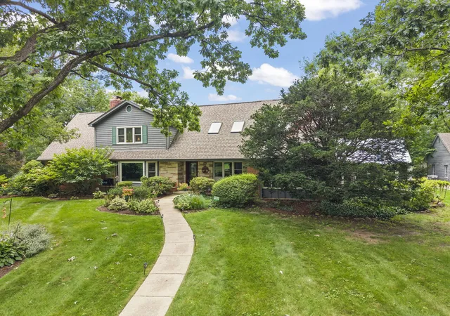 Single family home for sale at 27w118 Cove Ln, Warrenville, IL 60555 | MLS# 12754831