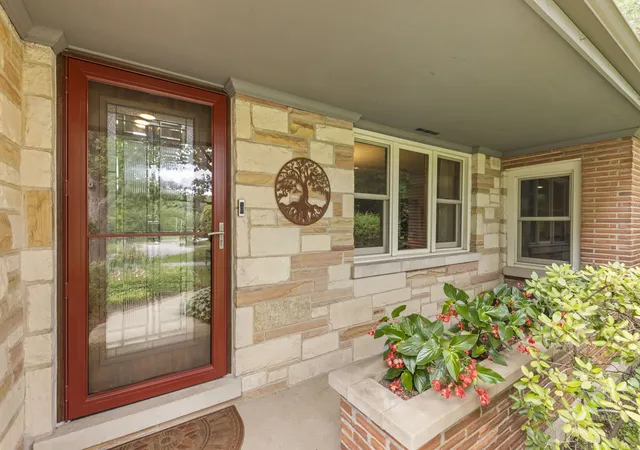 Photo 2 of Single family home for sale at 27w118 Cove Ln, Warrenville, IL 60555 | MLS# 12754831 | Listing updated on 2026-09-25