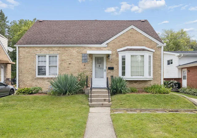 Photo 1 of Single family home for sale at 1031 Glenwood Ave, Waukegan, IL 60085 | MLS# 12754837 | Listing updated on 2026-09-19