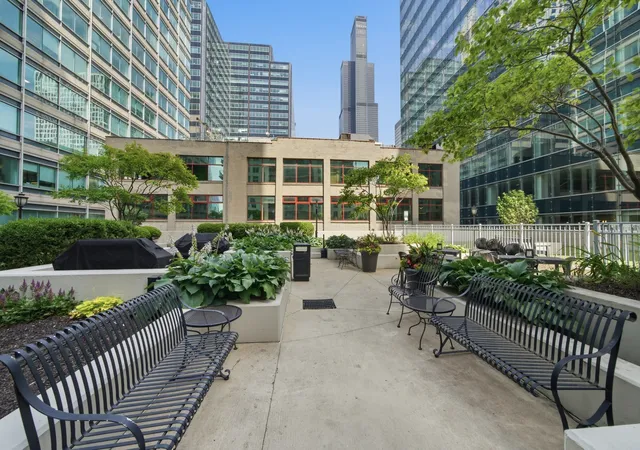 Photo 3 of Condo for sale at 125 S Jefferson St #1904, Chicago, IL 60661 | MLS# 12754855 | Listing updated on 2026-09-15