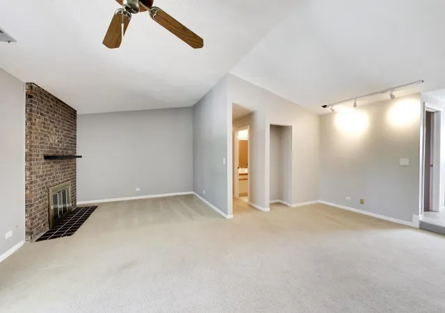 Photo 4 of Townhouse for sale at 172 Grove Ave #C, Des Plaines, IL 60016 | MLS# 12754859 | Listing updated on 2026-10-05