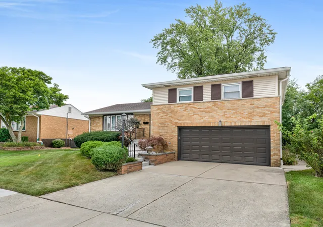 Photo 3 of Single family home for sale at 661 Winston Dr, Melrose Park, IL 60160 | MLS# 12754866 | Listing updated on 2026-09-23