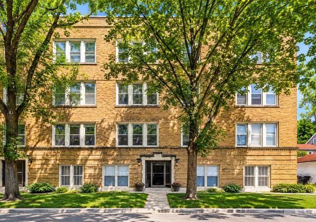 Photo 1 of Condo for sale at 2150 W Ainslie St #3E, Chicago, IL 60625 | MLS# 12754873 | Listing updated on 2026-09-21