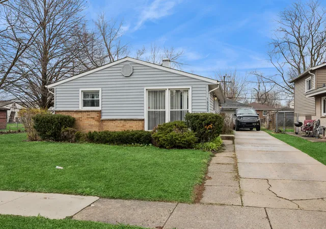 Photo 1 of Single family home for sale at 16323 Paulina St, Markham, IL 60428 | MLS# 12754886 | Listing updated on 2026-09-22