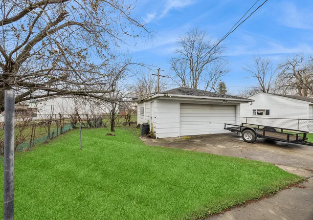 Photo 3 of Single family home for sale at 16323 Paulina St, Markham, IL 60428 | MLS# 12754886 | Listing updated on 2026-09-22