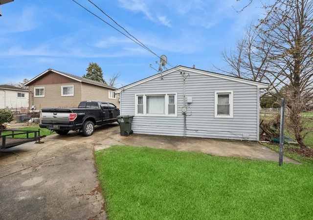Photo 3 of Single family home for sale at 16323 Paulina St, Markham, IL 60428 | MLS# 12754886 | Listing updated on 2026-09-22
