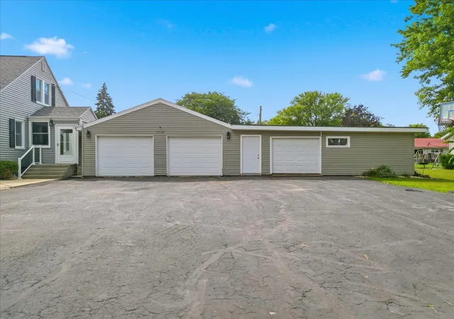 Photo 3 of Single family home for sale at 1510 Sycamore Dr, Rock Falls, IL 61071 | MLS# 12754889 | Listing updated on 2026-10-12