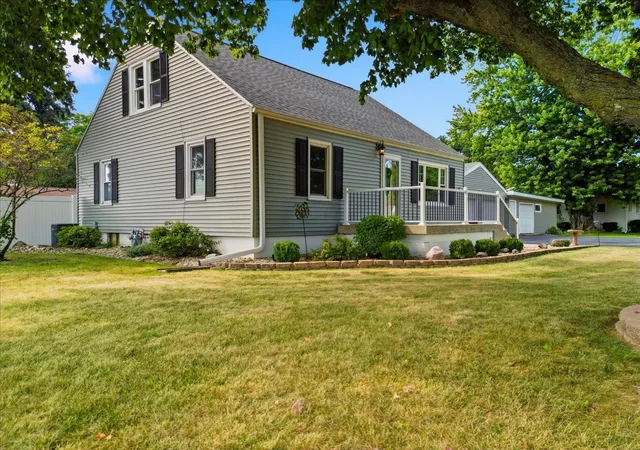 Photo 4 of Single family home for sale at 1510 Sycamore Dr, Rock Falls, IL 61071 | MLS# 12754889 | Listing updated on 2026-10-12