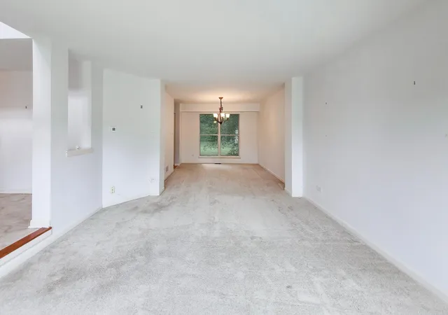 Photo 3 of Single family home for sale at 580 Sycamore Cir, Wauconda, IL 60084 | MLS# 12754891 | Listing updated on 2026-09-23