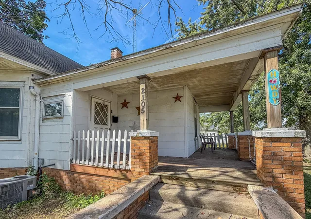 Photo 3 of Single family home for sale at 2105 Dewitt Ave, Mattoon, IL 61938 | MLS# 12754893 | Listing updated on 2026-09-16
