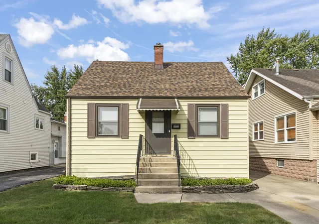 Single family home for sale at 14918 Hamlin Ave, Midlothian, IL 60445 | MLS# 12754899
