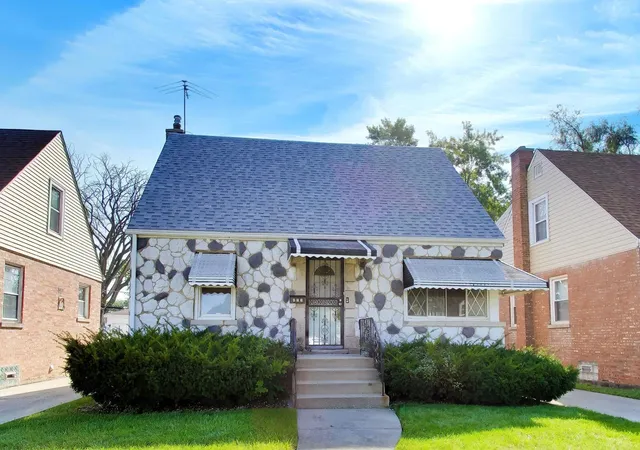 Photo 2 of Single family home for sale at 423 Frederick Ave, Bellwood, IL 60104 | MLS# 12754910 | Listing updated on 2026-09-15