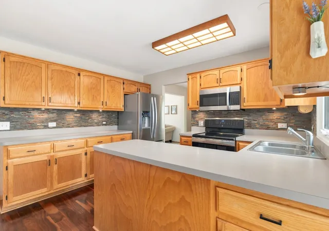 Photo 4 of Single family home for sale at 25230 W Monroe Ct, Plainfield, IL 60585 | MLS# 12754912 | Listing updated on 2026-09-24