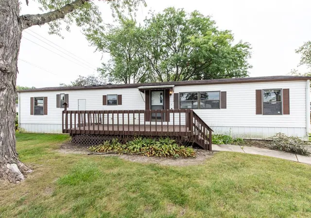 Photo 2 of Manufactured home for sale at 785 Hillcrest Ave, Park City, IL 60085 | MLS# 12754914 | Listing updated on 2026-09-15