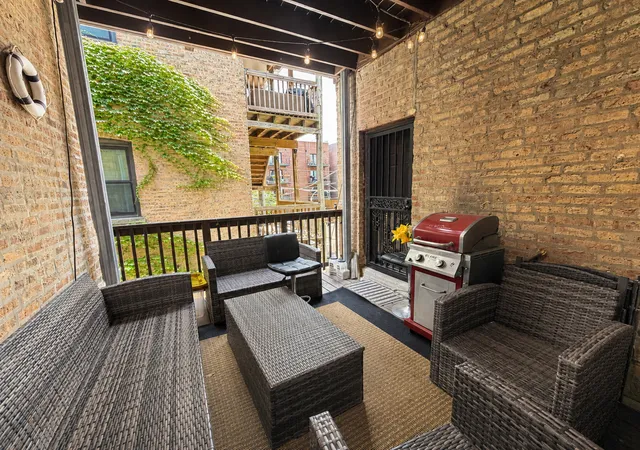 Photo 2 of Condo for sale at 925 W Addison St #2C, Chicago, IL 60613 | MLS# 12754930 | Listing updated on 2026-10-07