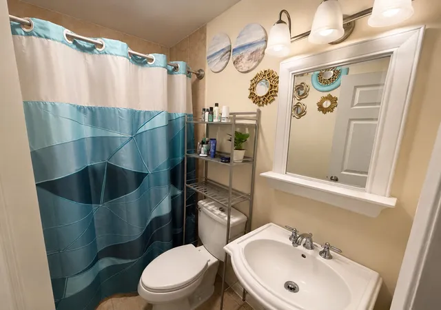 Photo 4 of Condo for sale at 925 W Addison St #2C, Chicago, IL 60613 | MLS# 12754930 | Listing updated on 2026-10-07