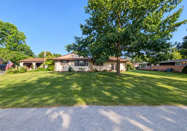 Photo 1 of Single family home for sale at 106 N Turner Dr, Mahomet, IL 61853 | MLS# 12754932 | Listing updated on 2026-09-19