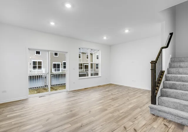 Photo 3 of Townhouse for sale at 501 Red Oak Cir, Volo, IL 60020 | MLS# 12754940 | Listing updated on 2026-09-15