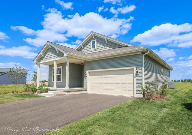 Photo 3 of Single family home for sale at 300 N Aspen Dr, Cortland, IL 60112 | MLS# 12754953 | Listing updated on 2026-09-15