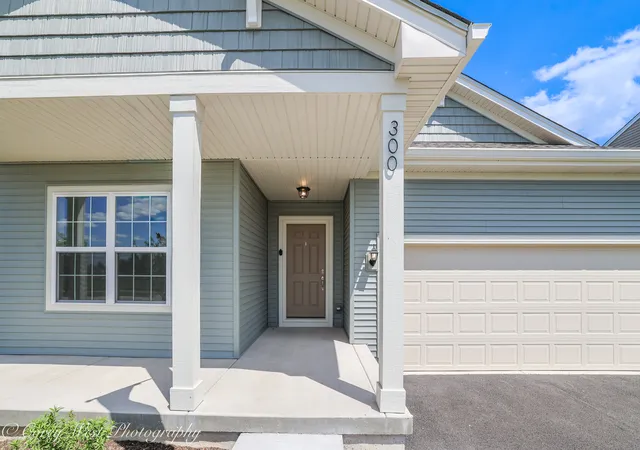 Photo 4 of Single family home for sale at 300 N Aspen Dr, Cortland, IL 60112 | MLS# 12754953 | Listing updated on 2026-09-15