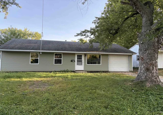 Single family home for sale at 2415 E Oregon St, Urbana, IL 61802 | MLS# 12754962