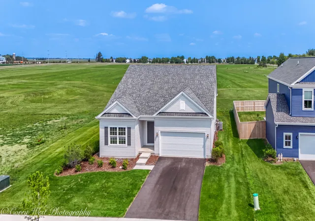 Photo 3 of Single family home for sale at 330 N Aspen Dr, Cortland, IL 60112 | MLS# 12754963 | Listing updated on 2026-09-15