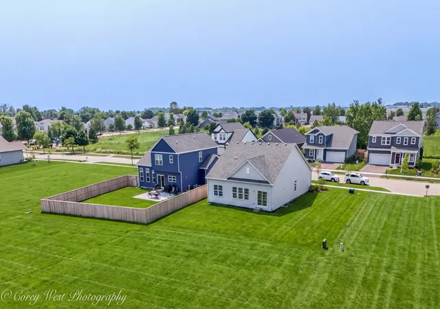 Photo 4 of Single family home for sale at 330 N Aspen Dr, Cortland, IL 60112 | MLS# 12754963 | Listing updated on 2026-09-15