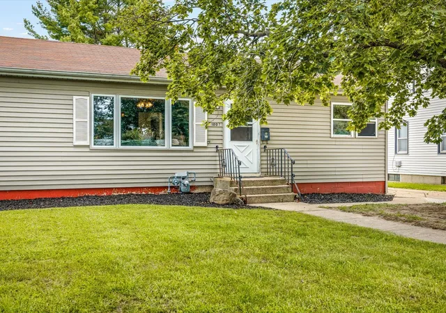 Photo 3 of Single family home for sale at 1007 E Hosmer St, Loves Park, IL 61111 | MLS# 12754973 | Listing updated on 2026-09-15