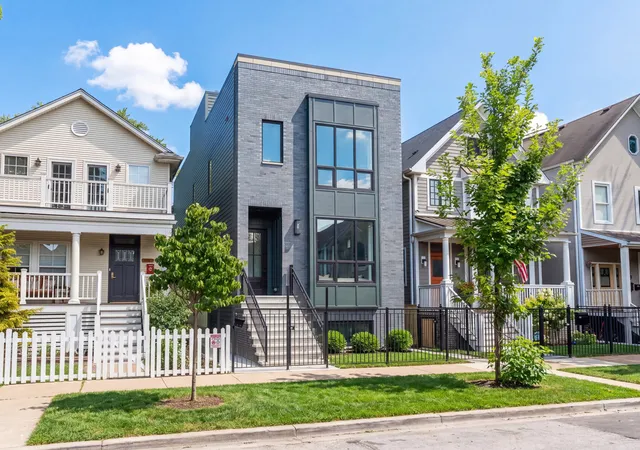 Single family home for sale at 3041 N Leavitt St, Chicago, IL 60618 | MLS# 12754978