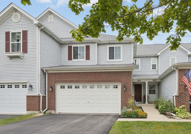 Photo 1 of Townhouse for sale at 1481 Yosemite Cir, Crystal Lake, IL 60014 | MLS# 12754981 | Listing updated on 2026-10-01