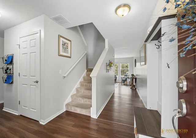 Photo 2 of Townhouse for sale at 1481 Yosemite Cir, Crystal Lake, IL 60014 | MLS# 12754981 | Listing updated on 2026-10-01