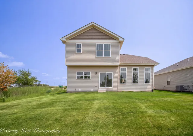 Photo 2 of Single family home for sale at 359 N Aspen Dr, Cortland, IL 60112 | MLS# 12754987 | Listing updated on 2026-09-15