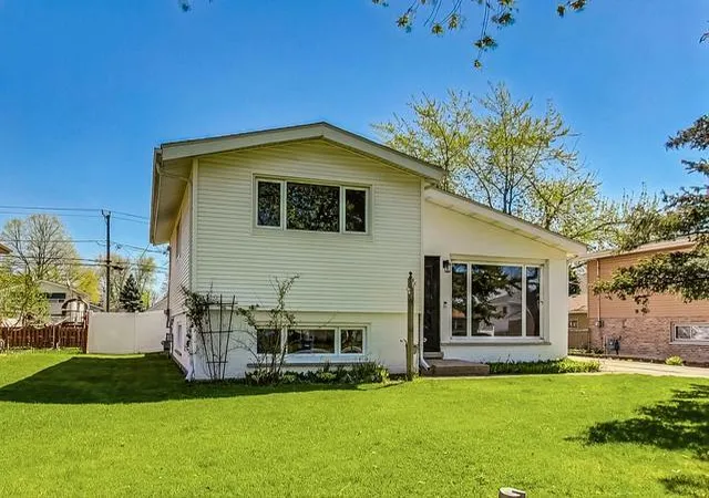 Photo 1 of Single family home for sale at 509 N Willow Rd, Elmhurst, IL 60126 | MLS# 12754994 | Listing updated on 2026-09-17