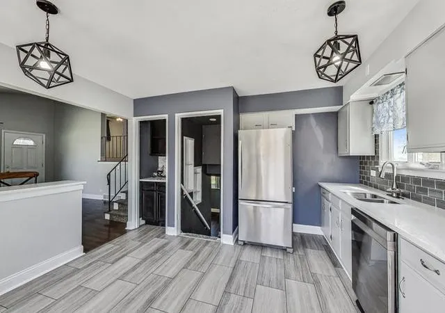 Photo 2 of Single family home for sale at 509 N Willow Rd, Elmhurst, IL 60126 | MLS# 12754994 | Listing updated on 2026-09-17