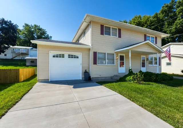 Photo 1 of Townhouse for sale at 3109 Sunburst Dr, Bettendorf, IA 52722 | MLS# 12754996 | Listing updated on 2026-10-22