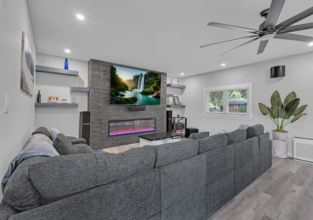Photo 3 of Single family home for sale at 224 Redwood Ave, Elk Grove Village, IL 60007 | MLS# 12754998 | Listing updated on 2026-09-24