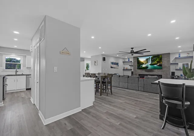 Photo 4 of Single family home for sale at 224 Redwood Ave, Elk Grove Village, IL 60007 | MLS# 12754998 | Listing updated on 2026-09-24